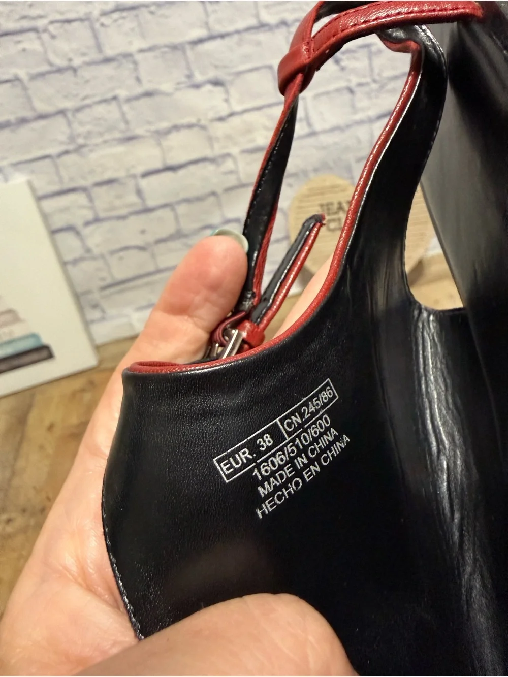 Zara Leather Asymmetric Flat
Sandals - Picture 10 of 10